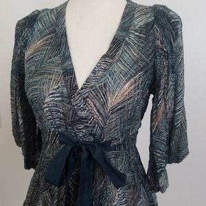 BCBGMAXAZRIA Cold Shoulder Top Size Small